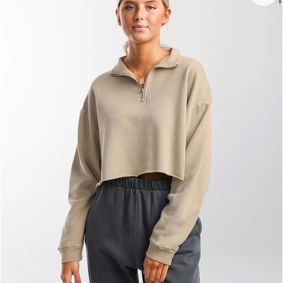 American Eagle Outfitters Cream Cropped Sweatshirt - Picture 1 of 4